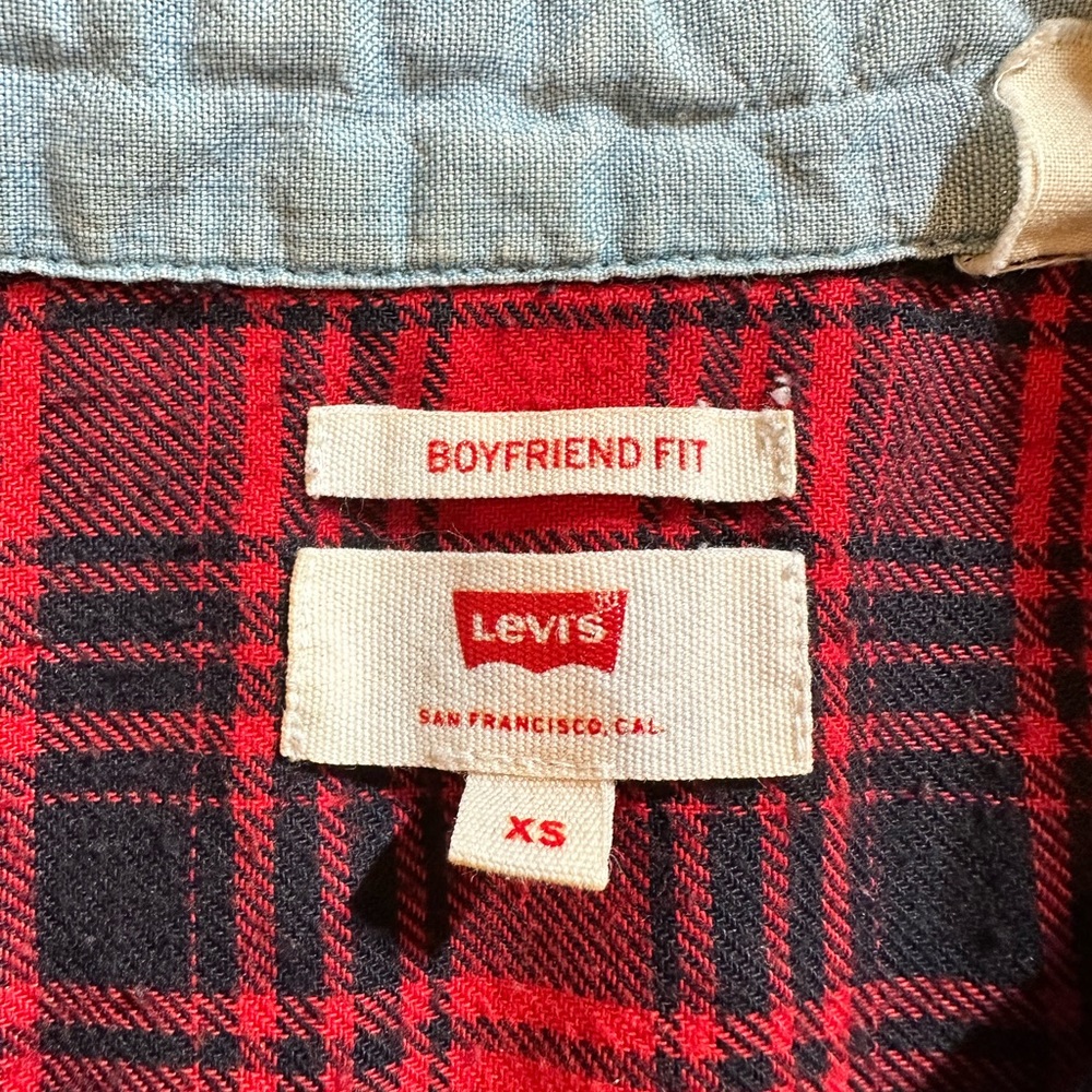 Levi’s, red/black flannel, boyfriend fit, button down, 1 pocket, xs - Picture 3 of 4
